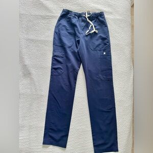 FIGS men’s navy cairo cargo scrub pants